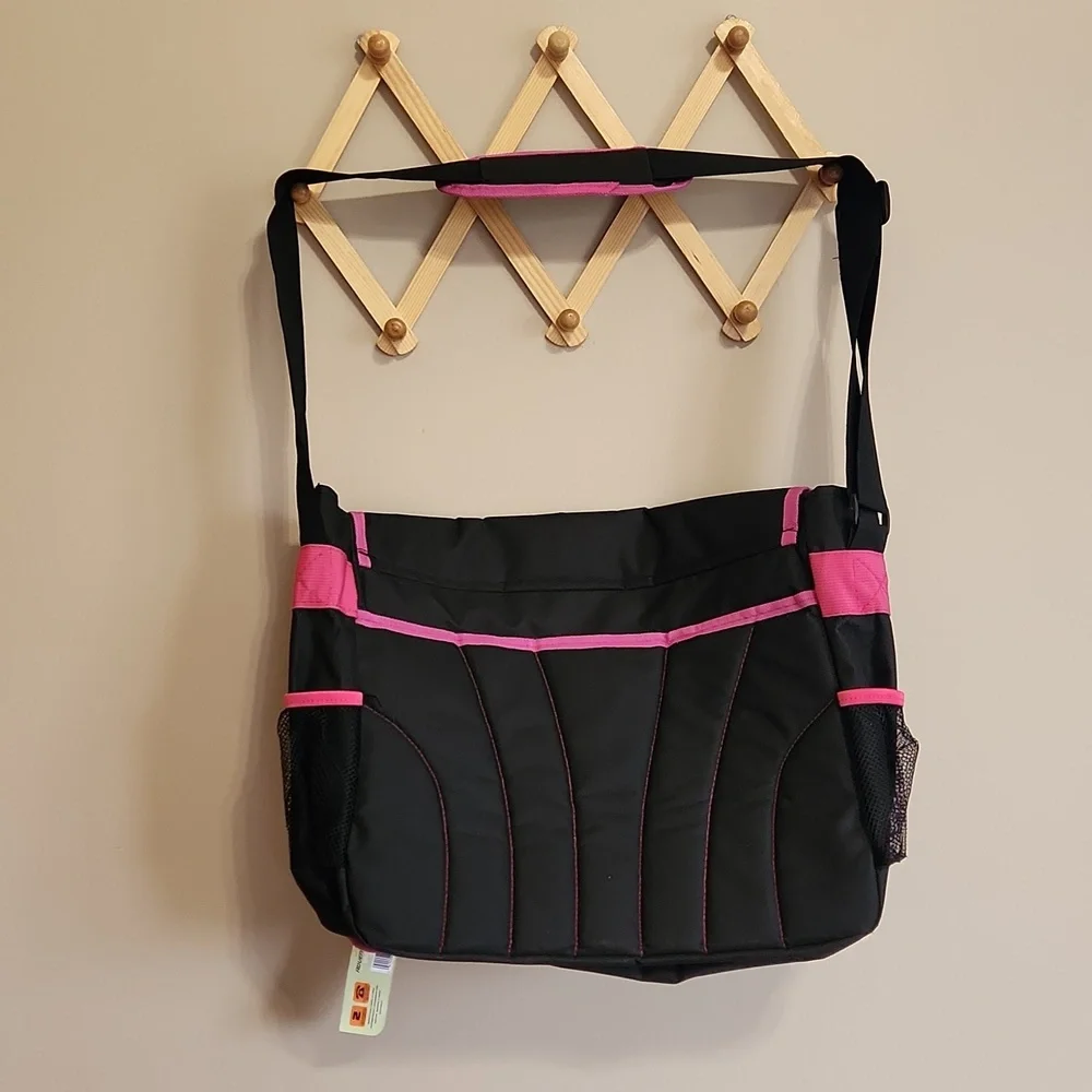 AdventuRidge Essentials messenger bag backpack. Size 16x15